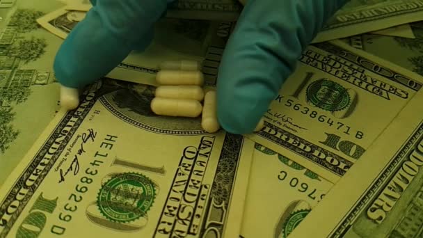 Main Dans Les Gants Dollars Pilules Tir Ralenti — Video