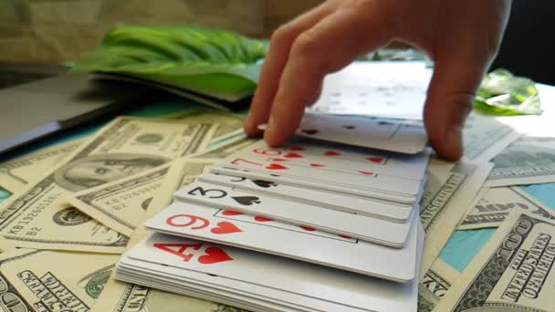 Die Hände Spielen Karten Zeitlupe — Stockvideo