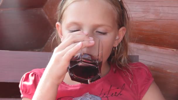 Little Girl Drinks Cola Glass Street — Stock Video