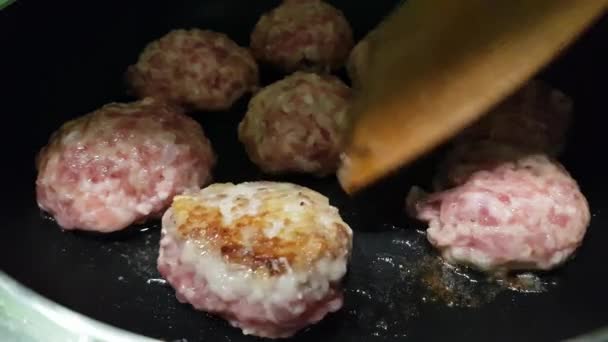 Costeletas Fritas Uma Panela — Vídeo de Stock