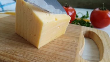bıçak peynir bir ahşap kesim
