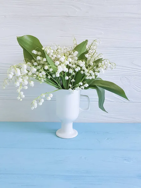 Lirio Del Ramo Flores Del Valle Jarrón Sobre Fondo Madera — Foto de Stock