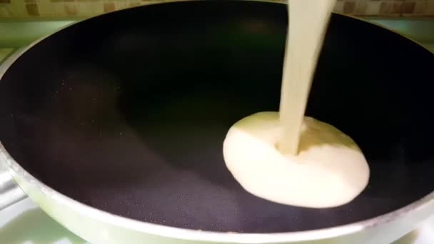Млинці Сковороді — стокове відео