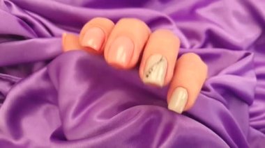 kadın el güzel manikür ipek, yavaş hareket