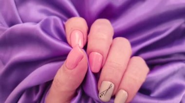 kadın el güzel manikür ipek, yavaş hareket