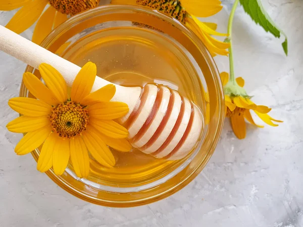 Färsk Honung Blomma Calendula Betong Bakgrund — Stockfoto