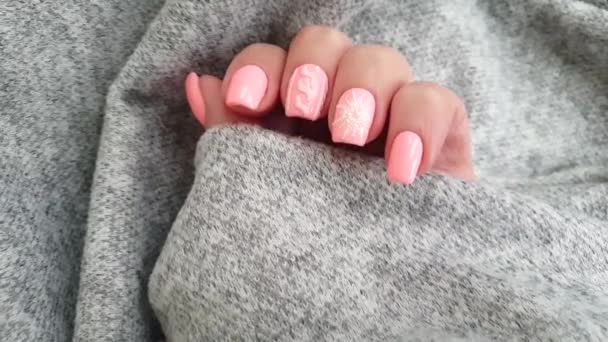 Kobieta Ręka Piękny Manicure Sweter — Wideo stockowe