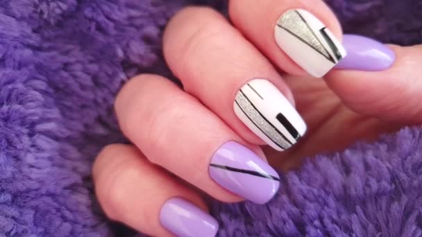 Vrouwelijke Hand Nagel Mooie Manicure Trui Elegant — Stockvideo