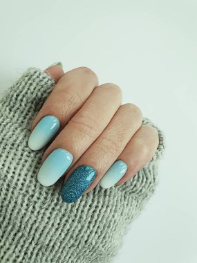 female hand nail beautiful manicure gradient sweater