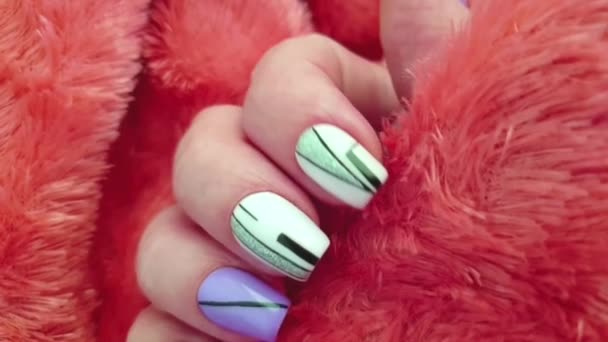 Mano Femminile Bella Manicure Maglione Time Lapse — Video Stock