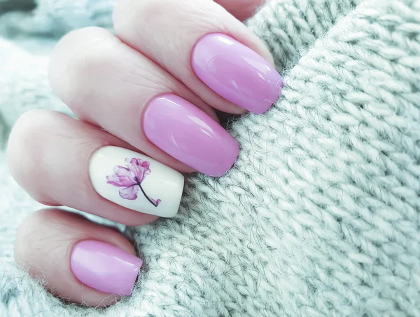 Vrouwelijke Hand Nagel Mooie Manicure — Stockfoto