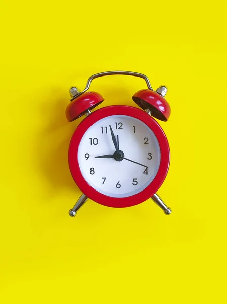 Relógio Alarme Fundo Colorido — Fotografia de Stock