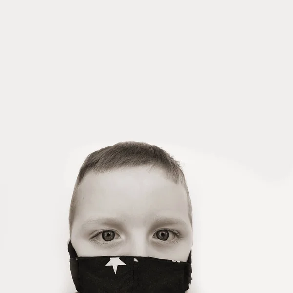 Portret Chłopca Masce Ochronnej — Zdjęcie stockowe