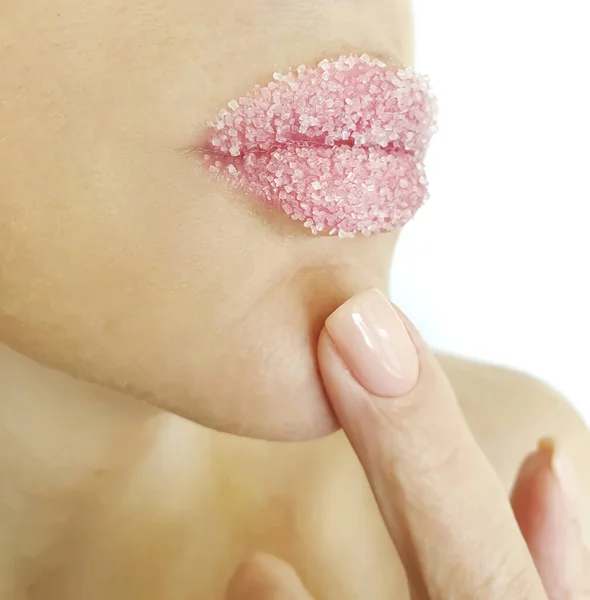美しい女性の唇とともに砂糖クローズアップ — ストック写真