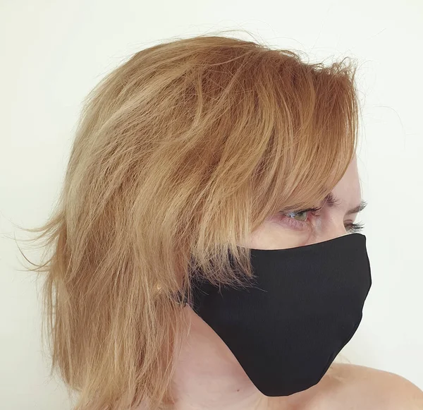 Beautiful Woman Protective Mask — Stock Photo, Image