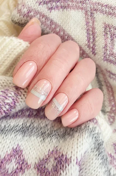 Uñas Mano Femenina Suéter Manicura Hermosa — Foto de Stock