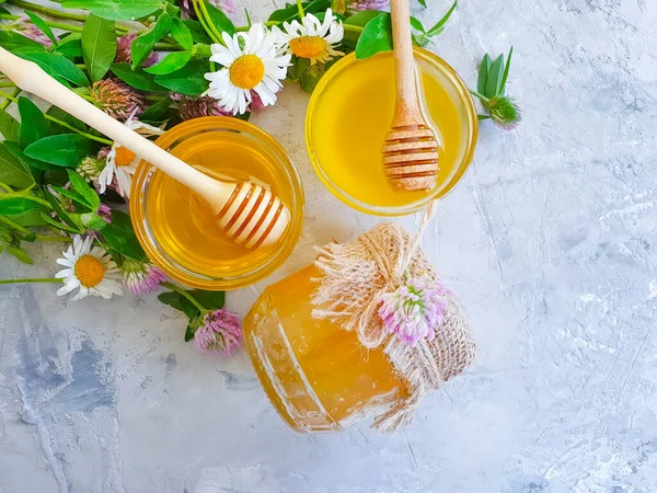 Fliederblume Auf Einem Hölzernen Hintergrund Rahmen — Stockfoto