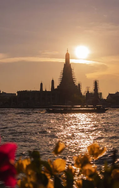 WAT Arun günbatımında, Bangkok şehir, Tayland