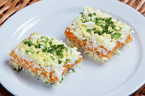yumurta, havuç ve balık salatası