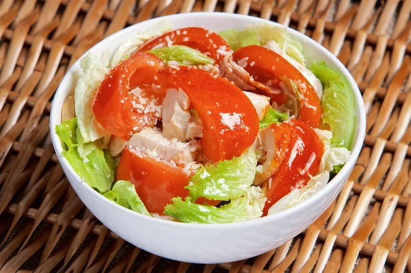  domates ve Tavuk salatası