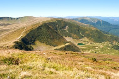 Dan yukarıda, Lake Vorozheska Karpat Dağları'nda göster