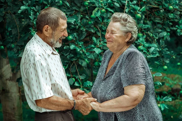 eski mutlu çift, gerçek insanlar
