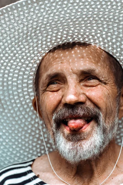 Para siempre joven. Hombre mayor activo . — Foto de Stock