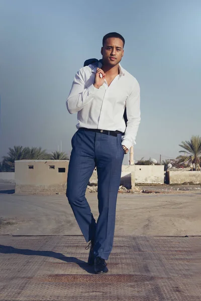 yakışıklı delikanlı açık 