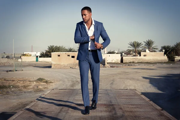 yakışıklı delikanlı açık 