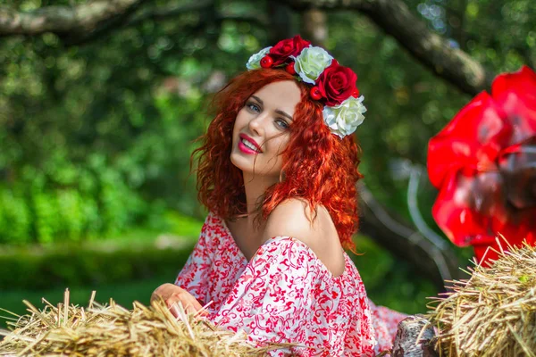 Kızıl saçlı güzel Avrupa modeli 