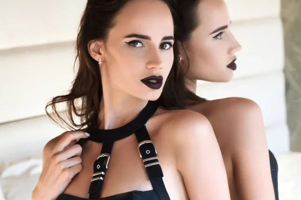 Moda moda makyaj ile model siyah bikini