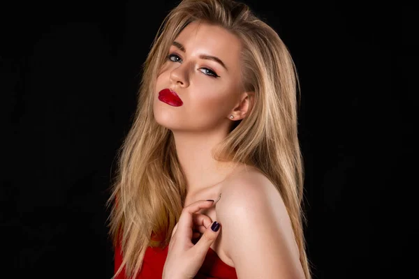 Chica rubia con labios rojos — Foto de Stock