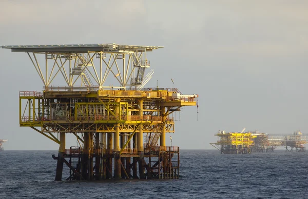 Silhueta Uma Plataforma Petróleo Offshore Pôr Sol Mar China Meridional — Fotografia de Stock