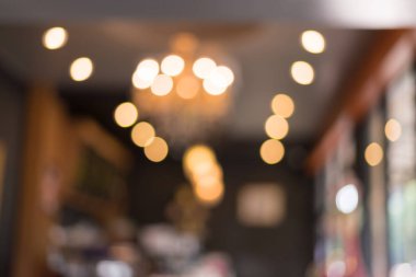 Kafenin arka planı bulanık..