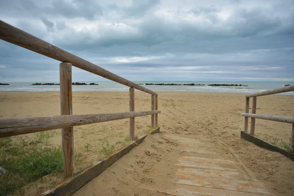 A wooden walkway — Stock Photo, Image