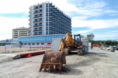 Palace beach ve Earthmovers