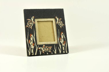 siyah çerçeve dekore edilmiş