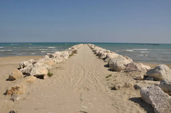 Passerella di sabbia e pietra — Foto Stock