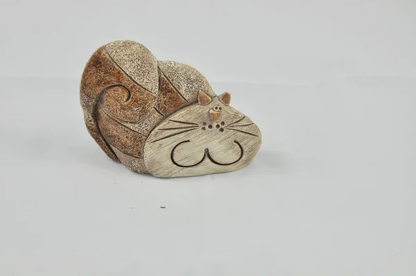 Декоративный каменный кот — стоковое фото