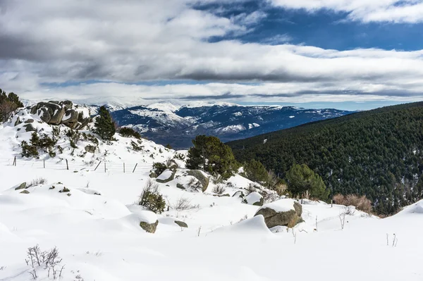 kış manzara pyrenees içinde