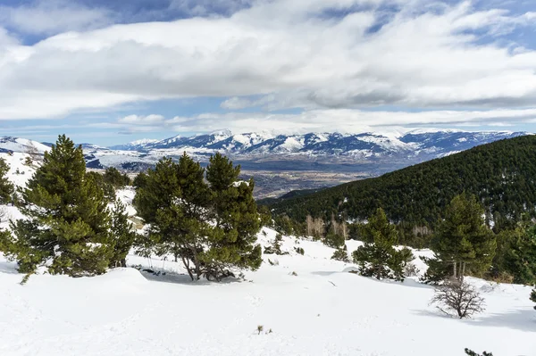 Kış panorama Pyrenees içinde