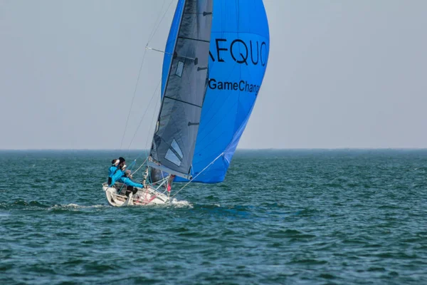 Sail yacht during a regatta in the Black Sea in Ukraine.  Olympic class SB20 — Stock Photo, Image