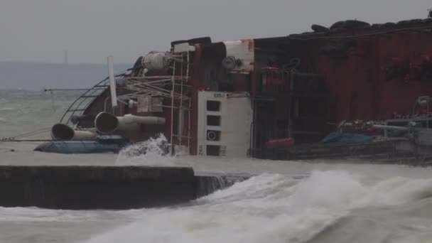 Vrak Tankeru Delfi Pláži Odessa Ekologická Katastrofa Ropná Skvrna Městských — Stock video