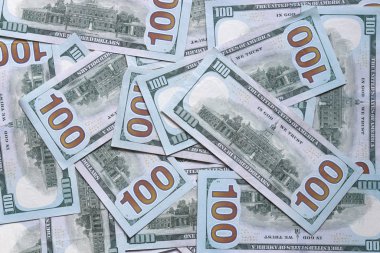 Yüz dolarlık banknotların geçmişi. Usa 'daki Bağımsızlık Salonu' nun banknotu. Amerikan dolarları arka planda. Amerikan doları modeli. 100 dolar. Seçici odaklanmayı kapat