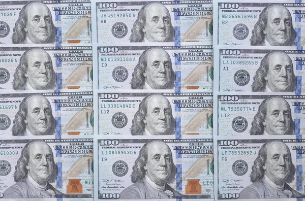 Antecedentes de billetes de cien dólares. Benjamin Franklin en billetes de Estados Unidos. Antecedentes de billetes en dólares americanos. Patrón de dólares. 100 dólares. Enfoque selectivo de primer plano — Foto de Stock