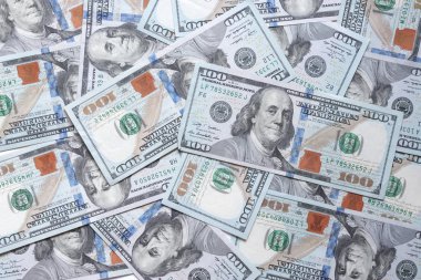 Yüz dolarlık banknotların geçmişi. Benjamin Franklin, Usa para banknotu üzerine. Amerikan dolarları arka planda. Amerikan doları modeli. 100 dolar. Seçici odaklanmayı kapat