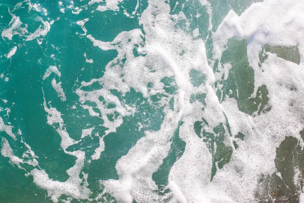 Topuitzicht Textuur Golven Schuimende Spetterende Oceaan Zonnige Dag Prachtige Tropische — Stockfoto