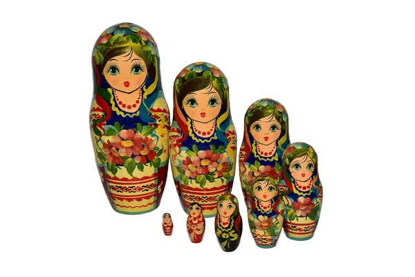 ตุ๊กตา Matrioshka หรือ babushkas บนพื้นหลังสีขาว — ภาพถ่ายสต็อก