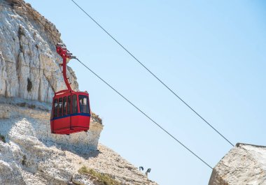 Rosh Hanikra, İsrail. Sarı füniküler araba