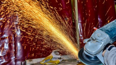 Cilalı tekerlekleri taşlama, işleme metalden spreyler